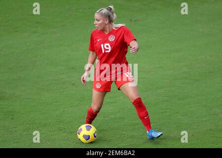 Orlando, Floride, États-Unis. 24 février 2021 : l'avant-garde du Canada ADRIANA LEON (19) met en place une pièce lors du match de la coupe SheBelieves Canada contre Brésil au stade Exploria à Orlando, FL, le 24 février 2021. Crédit : Cory Knowlton/ZUMA Wire/Alay Live News Banque D'Images