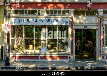 Façade de magasin d'antiquités James H Cohen & Sons sur Royal Street, la Nouvelle-Orléans, Louisiane, États-Unis Banque D'Images