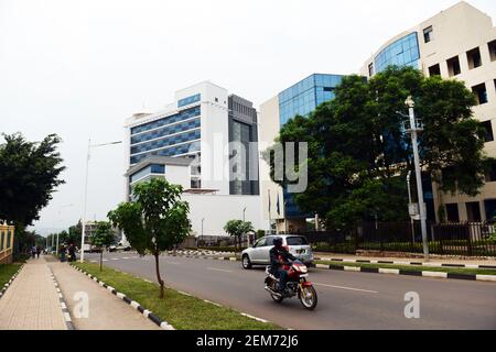 Nouveaux bâtiments modernes dans le centre-ville de Kigali. Banque D'Images