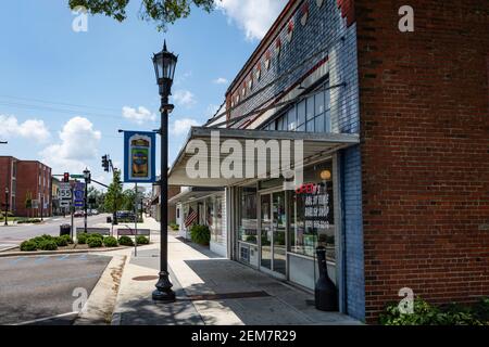 Montevallo, Alabama/États-Unis-août 4, 2020: Vue panoramique sur main Street dans la ville historique de Montevallo dans le centre de l'Alabama. Banque D'Images