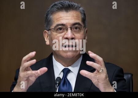 Xavier Becerra comparaît devant le Comité des finances du Sénat à l'audition de sa nomination au poste de secrétaire à la Santé et aux Services sociaux (HHS), à Capitol Hill à Washington, DC, USA, le 24 février 2021. S'il est confirmé, Becerra serait le premier secrétaire Latino de HHS. Photo de Michael Reynolds/Pool/ABACAPRESS.COM Banque D'Images