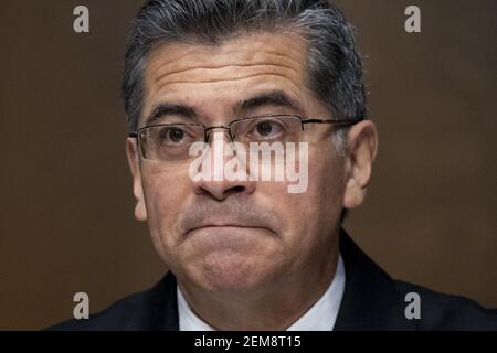 Xavier Becerra comparaît devant le Comité des finances du Sénat à l'audition de sa nomination au poste de secrétaire à la Santé et aux Services sociaux (HHS), à Capitol Hill à Washington, DC, USA, le 24 février 2021. S'il est confirmé, Becerra serait le premier secrétaire Latino de HHS. Photo de Michael Reynolds/Pool/ABACAPRESS.COM Banque D'Images