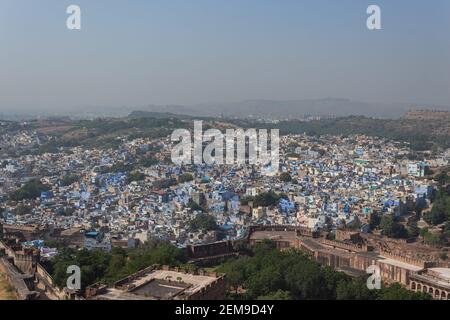 Vue de la vieille ville de Jodhpur, également connue sous le nom de Blue City depuis le sommet, Mehrangarh ou Mehran fort Jodhpur, Rajasthan, Inde Banque D'Images