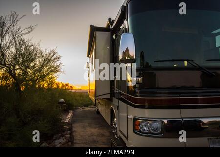 Apache Junction, AZ, Etats-Unis - 30 octobre 2019 : profiter de la vue captivée de notre RV Banque D'Images