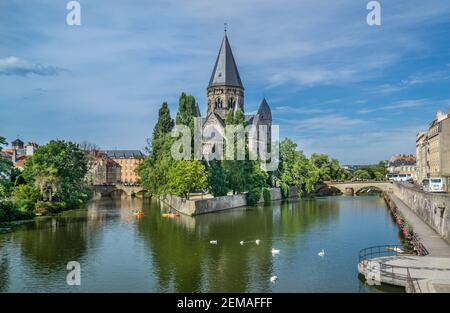 Vue sur l'église protestante emblématique Temple neuf sur la Moselle à Metz, Lorraine, département de Moselle, région du Grand est, France Banque D'Images