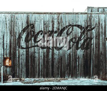 Mur Coca Cola Vintage dans un studio de cinéma abandonné Banque D'Images