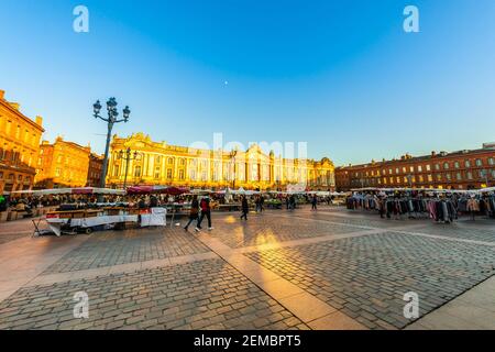 Place Capitole marché à Toulouse en Occitania, France Banque D'Images