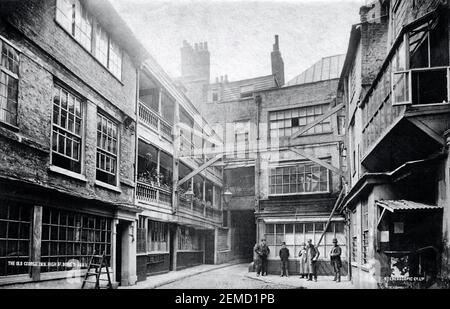 Photographie ancienne du George Inn, Southwark, Londres - 1889. Banque D'Images