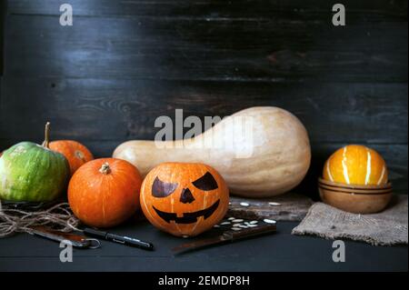 citrouille avec yeux et bouche peints Banque D'Images