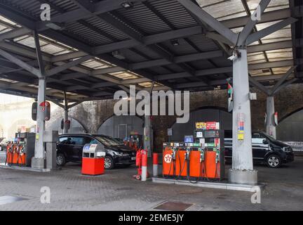 Station-service Texaco vue dans le centre de Londres. Banque D'Images