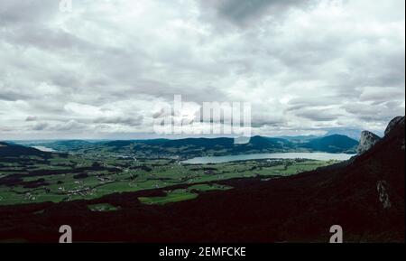 Photo de drone sur le lac Mondsee en haute-Autriche, Oberosterreich Banque D'Images