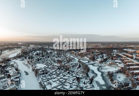 Vue aérienne sur le magnifique coucher de soleil d'hiver à Berlin Banque D'Images