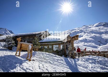 Val Thorens, France - 18 février 2020 : restaurant typique de haute altitude 'chez pépé Nicolas' entre Val Thorens et la station des Menuires Banque D'Images