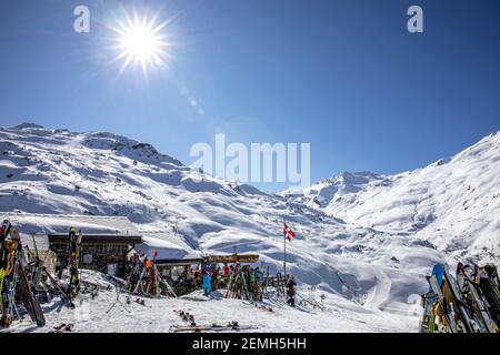 Val Thorens, France - 18 février 2020 : restaurant typique de haute altitude 'chez pépé Nicolas' entre Val Thorens et la station des Menuires Banque D'Images