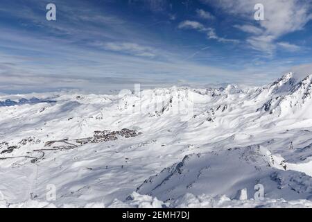 Val Thorens, France - 1er mars 2018 : Val Thorens vue depuis le pic de Cime Caron Banque D'Images