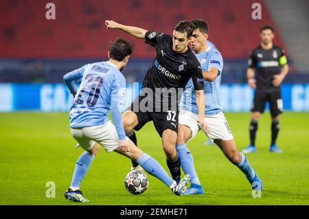 Bernardo Silva (ville), Florian Neuhaus (BMG), Rodrigo (ville) Borussia Mönchengladbach - Manchester City Budapest, 24.02.2021, Fussball; Champions Leag Banque D'Images