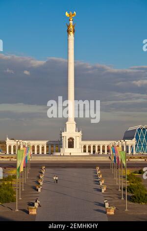 Le Kazakhstan, Astana, KazakYeli (monument) Pays Kazakh Banque D'Images