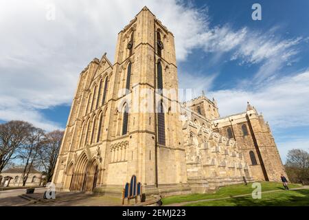 Vue extérieure de la cathédrale de Ripon dans le North Yorkshire Banque D'Images