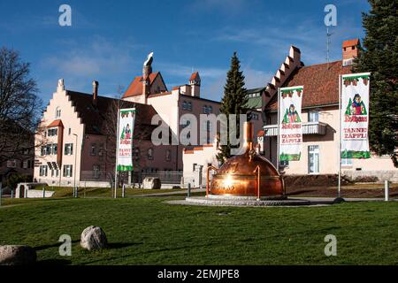 Le Stadtsbraueri Rothausbier est une brasserie publique située à Grafenhausen, en Sarre, en Allemagne. C'est également un restaurant et un complexe populaires Banque D'Images