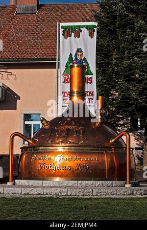 Le Stadtsbraueri Rothausbier est une brasserie publique située à Grafenhausen, en Sarre, en Allemagne. C'est également un restaurant et un complexe populaires Banque D'Images