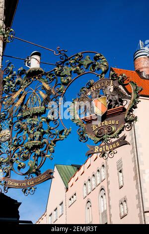 Le Stadtsbraueri Rothausbier est une brasserie publique située à Grafenhausen, en Sarre, en Allemagne. C'est également un restaurant et un complexe populaires Banque D'Images