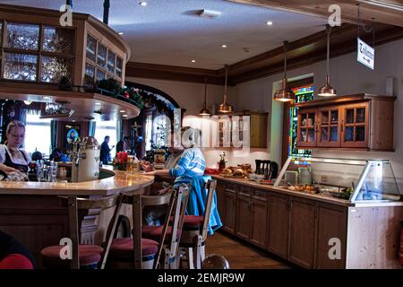 Le Stadtsbraueri Rothausbier est une brasserie publique située à Grafenhausen, en Sarre, en Allemagne. C'est également un restaurant et un complexe populaires Banque D'Images