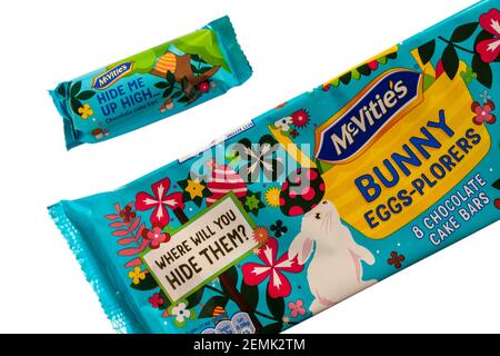 lot de barres à gâteau au chocolat McVités Bunny œufs-plorers Arrière-plan blanc dont l'un a été supprimé Cacher le haut - Prêt pour Pâques Banque D'Images