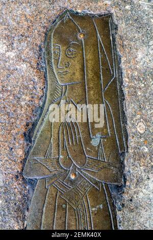 Un détail d'un airain commémoratif d'Anne Serche épouse de mercer Robert Serche (1501) dans l'église de la ville Cotswold de Northleach, Gloucestershire Royaume-Uni Banque D'Images