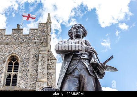 La statue à côté de l'église St Peters sur la place du marché, Sudbury Suffolk Royaume-Uni du célèbre artiste Thomas Gainsborough (1727 - 1788) - il est né à la TH Banque D'Images