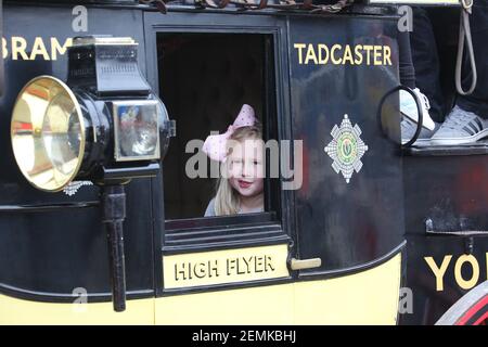 Stagecoach garage, Kilmarnock, Écosse, Royaume-Uni 08 avril 2018. Journée portes ouvertes au dépôt avec divers bus et autocars exposés, rétrogradations et magasins. Un cheval de stagecoach a donné des promenades autour de la cour de garage Banque D'Images