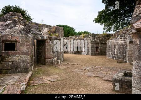 Les ruines au rez-de-chaussée du mont du Seigneur, une fortification circulaire en pierre de deux étages pour six canons lourds érigés en 1542 sur les ordres de Henri VIII Banque D'Images