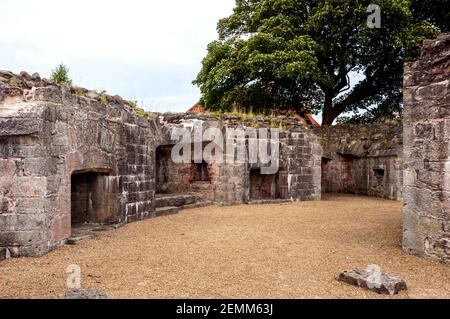 Les ruines au rez-de-chaussée du mont du Seigneur, une fortification circulaire en pierre de deux étages pour six canons lourds érigés en 1542 sur les ordres de Henri VIII Banque D'Images