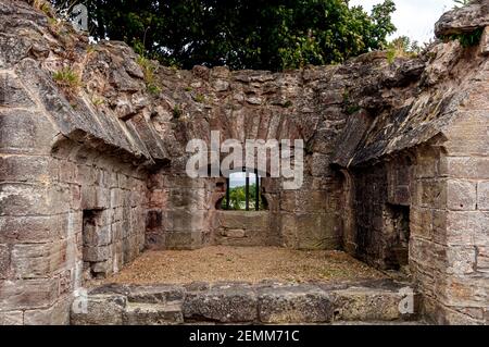 Les ruines au rez-de-chaussée du mont du Seigneur, une fortification circulaire en pierre de deux étages pour six canons lourds érigés en 1542 sur les ordres de Henri VIII Banque D'Images