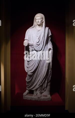 Rome, Italie C 02 05 2018: Empereur Auguste comme Pontifex Maximus au Palazzo Massimo alle terme, Musée National Romain Banque D'Images