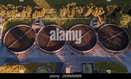 Vue aérienne des travaux de traitement des eaux usées, pays de Galles, Royaume-Uni Banque D'Images