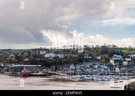 Kinsale, West Cork, Irlande. 25 février 2021. Aujourd'hui, le soleil se couche sur Kinsale, deux jours après que 80 mm de pluie tombent dans la région. Crédit : AG News/Alay Live News Banque D'Images