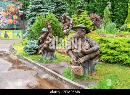 Kharkiv, Ukraine 07.15.2020. sculpture de parc dans l'écopark de Feldman à Kharkiv, Ukraine, un jour d'été Banque D'Images