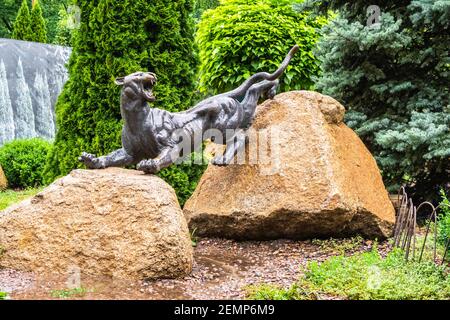 Kharkiv, Ukraine 07.15.2020. sculpture de parc dans l'écopark de Feldman à Kharkiv, Ukraine, un jour d'été Banque D'Images