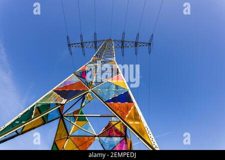 Leuchtturm, phare, pylône électrique avec panneaux en plexiglas colorés conçus par A. Hwang, J. Hae-Ryan et P. Chung-Ki, Essen, Allemagne Banque D'Images