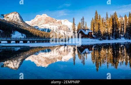 Belle vue sur Emerald Lake Lodge dans le parc national Yoho, Canada Banque D'Images