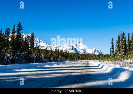 Route pittoresque en Alberta, Canada Banque D'Images