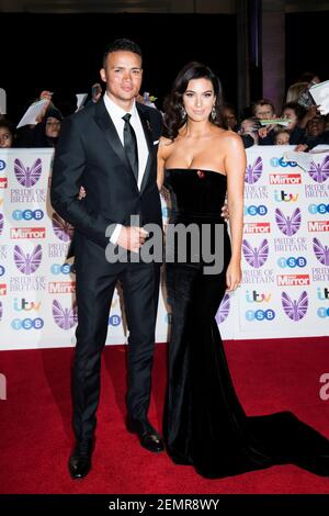 Jermaine Jenas et Ellie Penfold arrivent au Daily Mirror Pride Britain Awards 2018, à l'hôtel Grosvenor, Londres. Date de la photo: Lundi 29 octobre 2018. Le crédit photo devrait se lire: David Jensen/ EMPICS Entertainment Banque D'Images