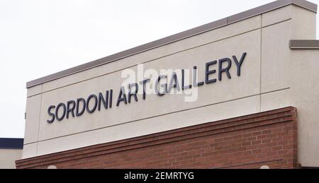 Wilkes University, Sordoni Gallery Redication, 6 2017 octobre, Wilkes barre Pennsylvania. ÉTATS-UNIS. L'Université Wilkes redédie officiellement la Sordoni Art Gallery avec un spectacle mettant en vedette les œuvres du célèbre artiste de Pennsylvanie, Andy Warhol. '15 minutes: De l'image à l'icône' est le premier spectacle dans le nouvel emplacement de la galerie au 141 South main Street. Plus de 80 œuvres de Warhol sont incluses dans l'exposition. Banque D'Images