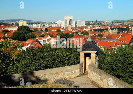 Toits d'Erfurt, Thuringe, Allemagne. Horizon d'Erfurt. Banque D'Images