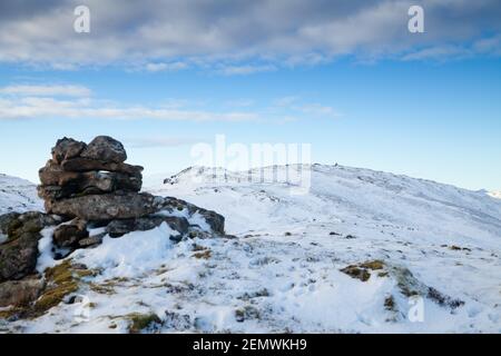 En regardant vers le sommet du Corbett Meall Dubh in Les Highlands écossais Banque D'Images