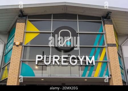 Panneau Puregym au-dessus de l'entrée du Puregym Gym à Southampton, Angleterre, Royaume-Uni Banque D'Images