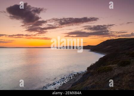 Osmington Mills, Dorset, Royaume-Uni. 25 février 2021. Météo Royaume-Uni. Ciel dégagé au coucher du soleil à Osmington Mills dans Dorset. Crédit photo : Graham Hunt/Alamy Live News Banque D'Images