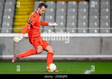 Simon Mignolet, gardien de but du club, photographié en action lors d'un match entre l'équipe belge de football Club Brugge KV et le FC Dynamo Kyiv, jeudi 25 Banque D'Images