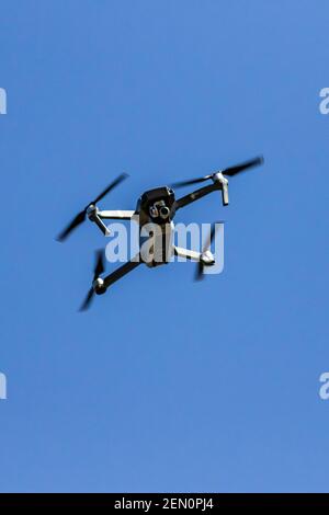 Drone des douanes et de la patrouille frontalière des États-Unis à la recherche d'immigrants et de coureurs de drogue dans les terrains de camping de Reef Townsite, dans les montagnes Huachuca, Coronado National F. Banque D'Images