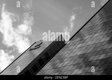 Photographie en noir et blanc du CHUM, traduite en Centre de santé de l'Université de Montréal Banque D'Images